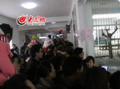 60斤竹叶6顿加餐 俩“吃货”熊猫的幸福一天