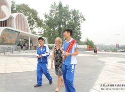 石室佳兴邀英国友人探国宝“佳兴”