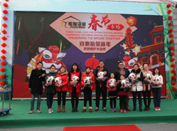 熊猫贺新年  游客献爱心