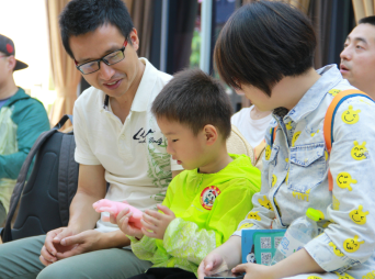 “妙趣度六一 熊猫总动员”——在童心中播下爱的种子