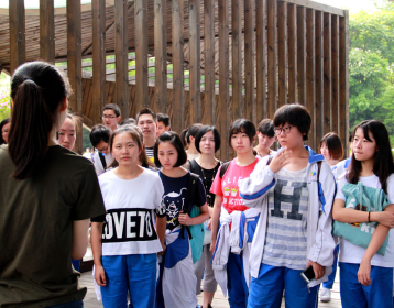 奔跑吧，同学！----记“熊猫讲堂”之成都七中万达学校国际部专场游园活动