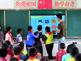 在小凉山播下小小的种子——“熊猫讲堂”走进峨边彝族自治区毛坪镇中心小学