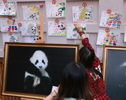 同喜同贺“中秋•国庆”，同欢同乐“熊猫画廊”