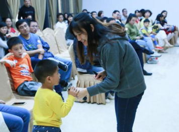 绿衣、灰衣精灵们 用爱筑公益