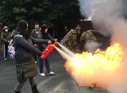 “隐患险于明火，防范胜于救灾，责任重于泰山”——记2017冬季防火知识宣传暨消防器材使用培训会